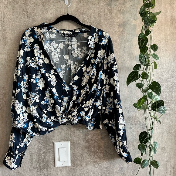 ZARA Long Sleeve Floral Crop Top - Picture 3 of 4